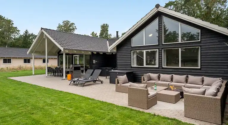 Familienfreundliches Poolhaus bei Asserbo