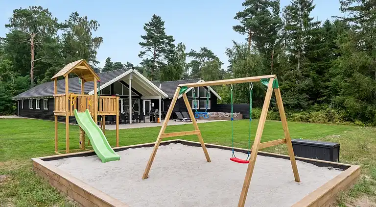 Familienfreundliches Poolhaus bei Asserbo