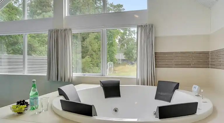 Familienfreundliches Poolhaus bei Asserbo