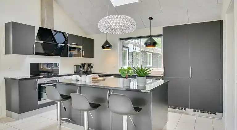 Familienfreundliches Poolhaus bei Asserbo