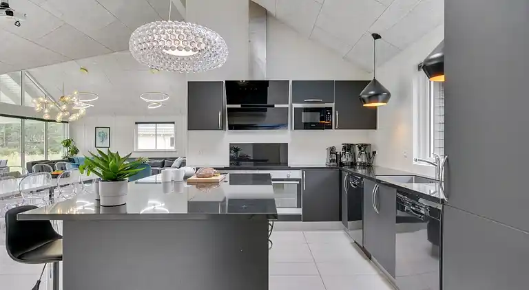 Familienfreundliches Poolhaus bei Asserbo