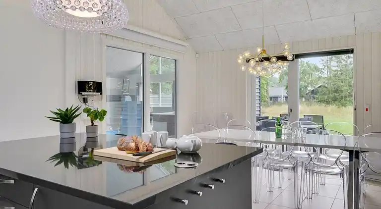 Familienfreundliches Poolhaus bei Asserbo