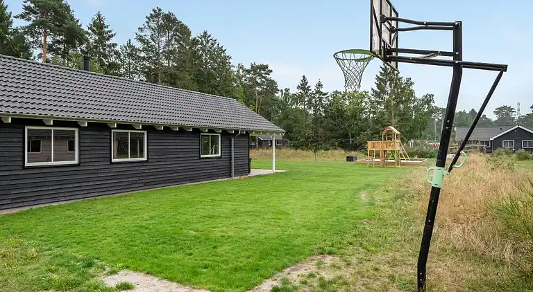Familienfreundliches Poolhaus bei Asserbo