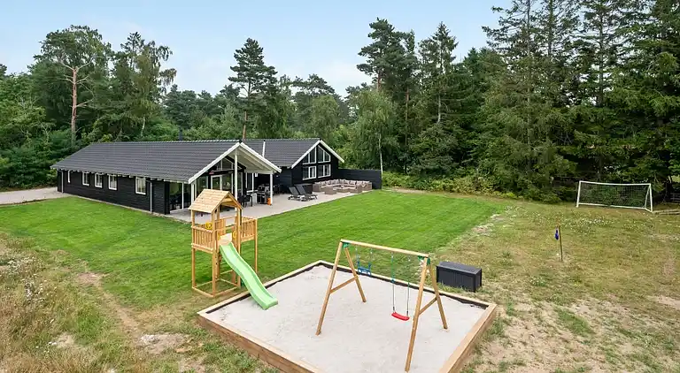 Familienfreundliches Poolhaus bei Asserbo