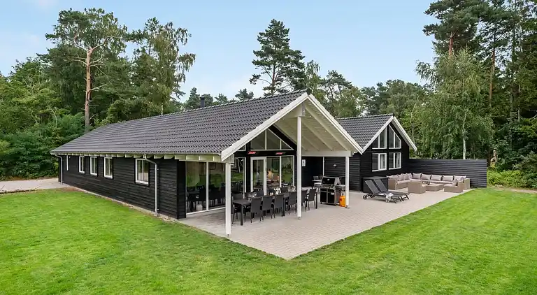 Familienfreundliches Poolhaus bei Asserbo