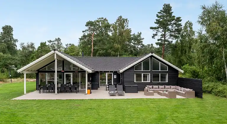 Familienfreundliches Poolhaus bei Asserbo