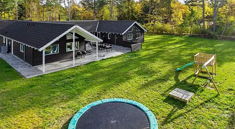 Geräumiges Ferienhaus mit Pool & Aktivitäten