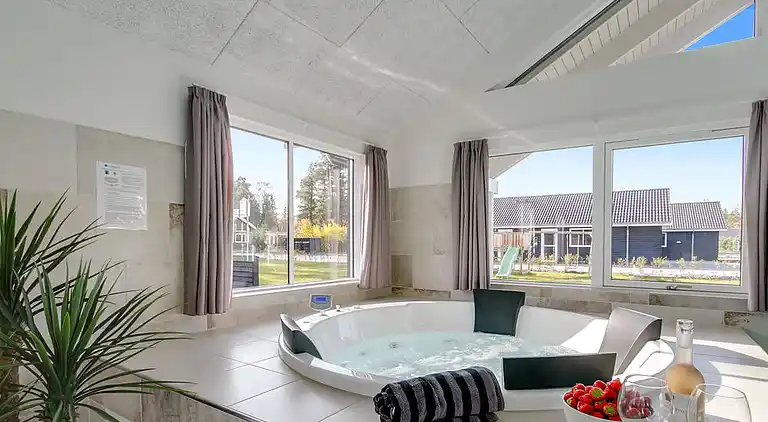 Geräumiges Ferienhaus mit Pool & Aktivitäten