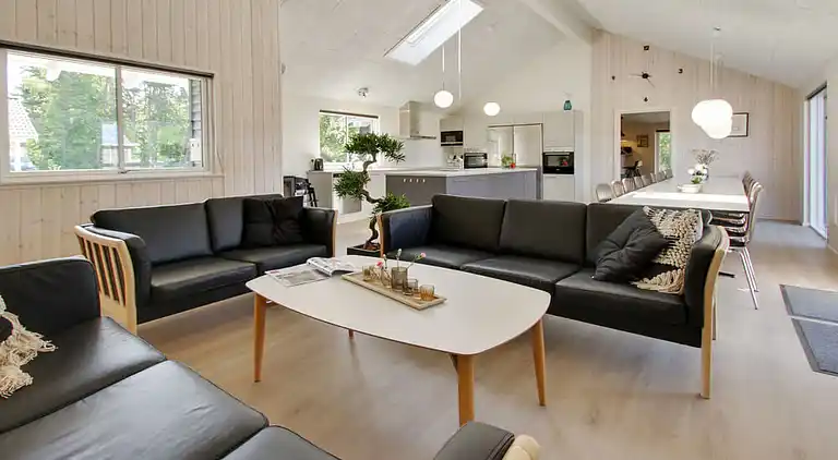 Geräumiges Ferienhaus mit Pool & Aktivitäten