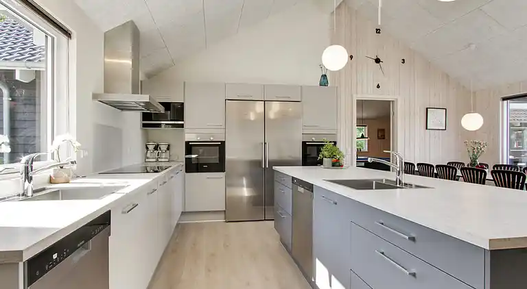 Geräumiges Ferienhaus mit Pool & Aktivitäten