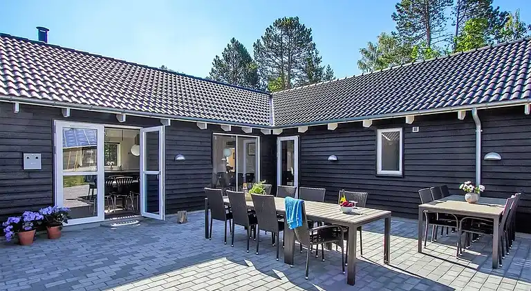 Geräumiges Ferienhaus mit Pool & Aktivitäten