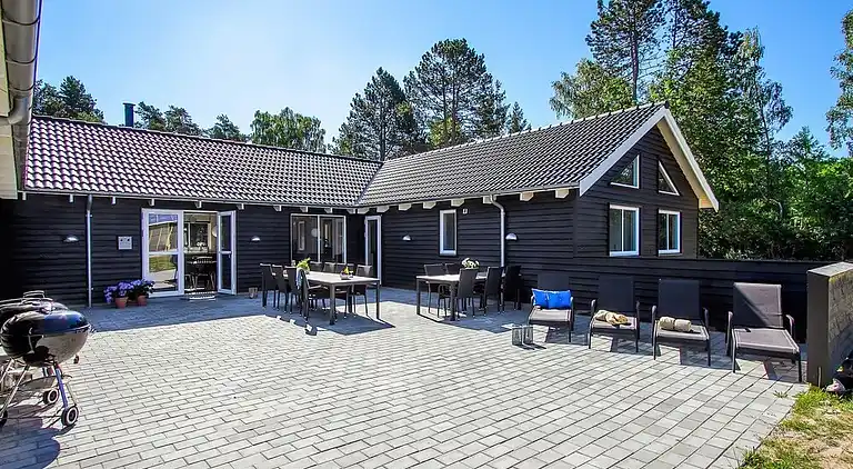 Geräumiges Ferienhaus mit Pool & Aktivitäten