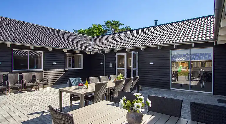 Geräumiges Ferienhaus mit Pool & Aktivitäten