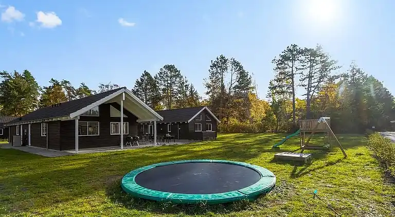 Geräumiges Ferienhaus mit Pool & Aktivitäten