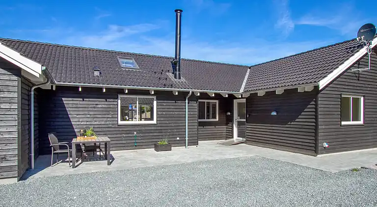 Geräumiges Ferienhaus mit Pool & Aktivitäten