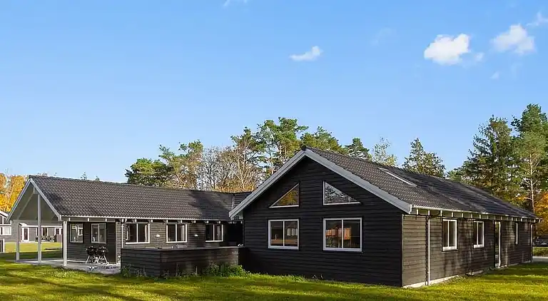 Geräumiges Ferienhaus mit Pool & Aktivitäten