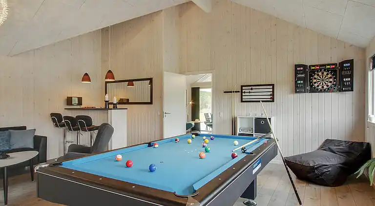 Geräumiges Sommerhaus mit Hallenbad & Spa