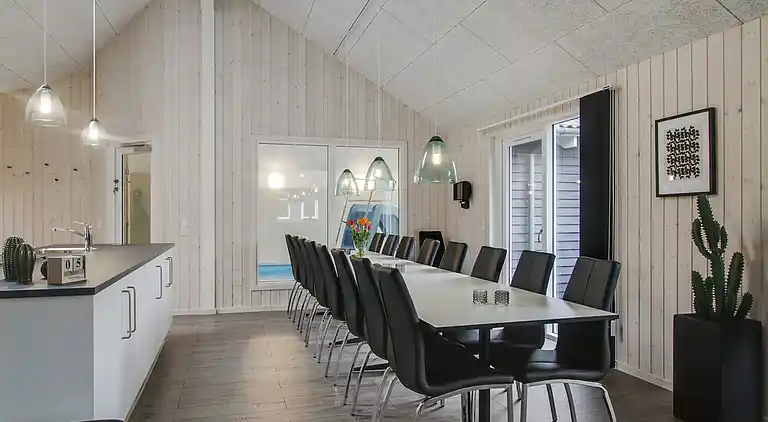 Geräumiges Sommerhaus mit Hallenbad & Spa