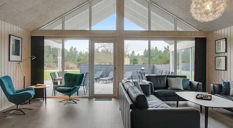 Geräumiges Sommerhaus mit Hallenbad & Spa