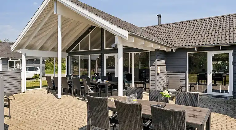 Geräumiges Sommerhaus mit Hallenbad & Spa