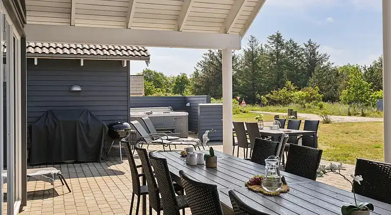 Geräumiges Sommerhaus mit Hallenbad & Spa