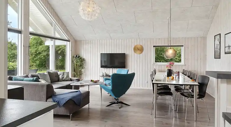 Große Familienvilla auf Møn mit Pool & Spa