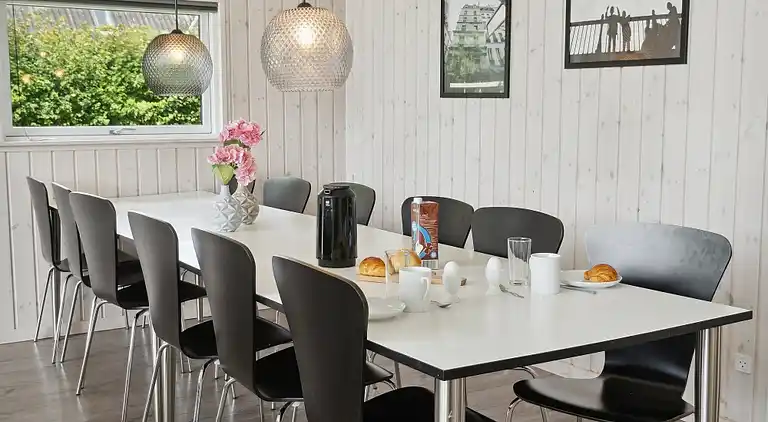 Große Familienvilla auf Møn mit Pool & Spa