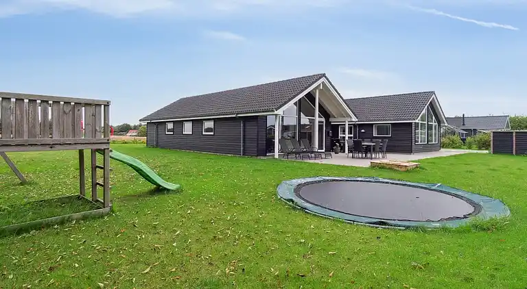 Große Familienvilla auf Møn mit Pool & Spa