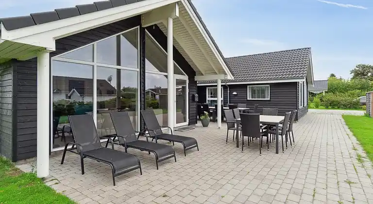 Große Familienvilla auf Møn mit Pool & Spa