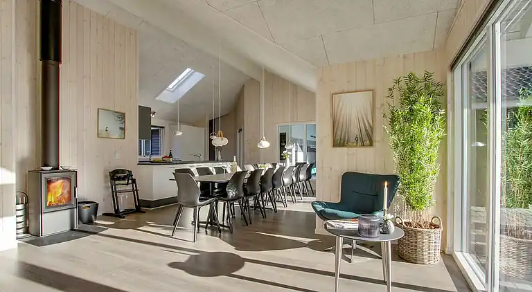 Sommarhus i Asserbo med pool och aktivitetsrum