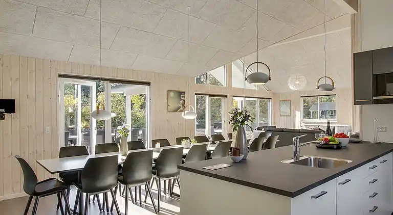 Sommarhus i Asserbo med pool och aktivitetsrum