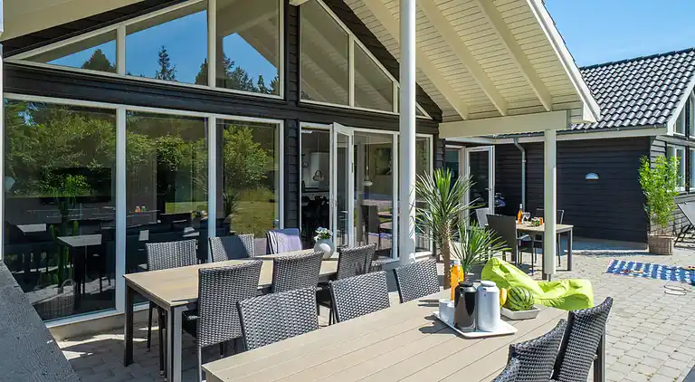 Sommarhus i Asserbo med pool och aktivitetsrum