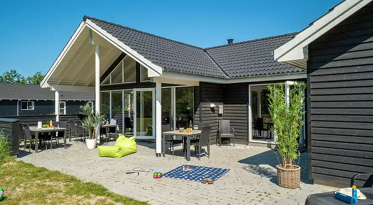 Sommarhus i Asserbo med pool och aktivitetsrum