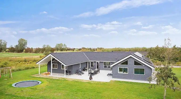 Stort sommarhus för 20 vid Marielyst