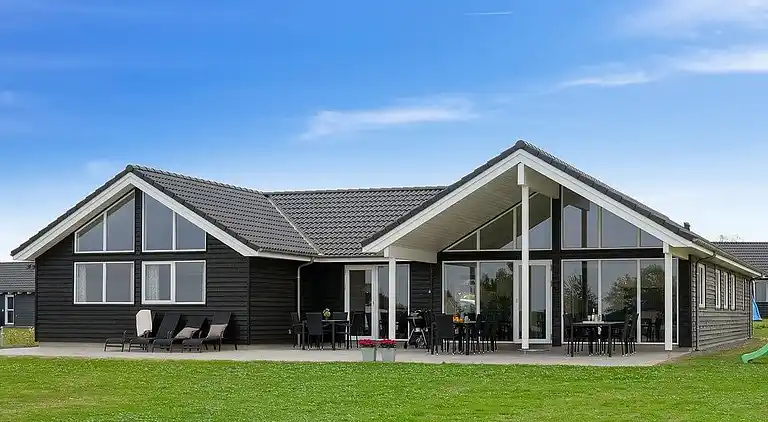 Luxus-Ferienhaus: Pool, Spa, Freizeitraum