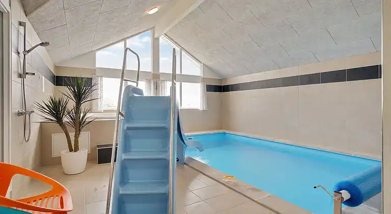 Luxus-Ferienhaus: Pool, Spa, Freizeitraum