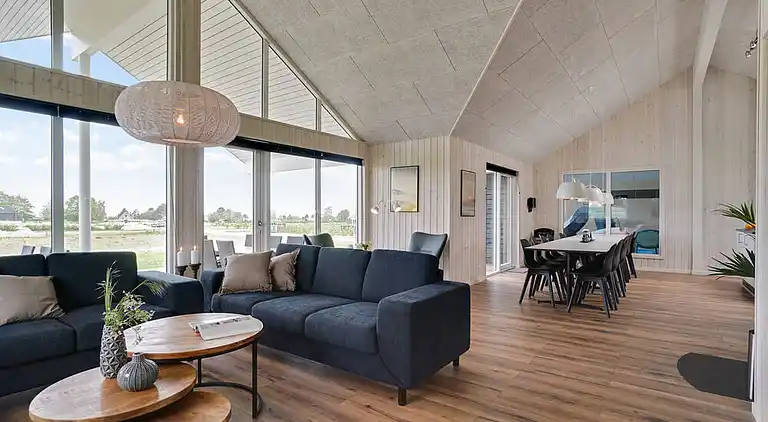 Luxus-Ferienhaus: Pool, Spa, Freizeitraum