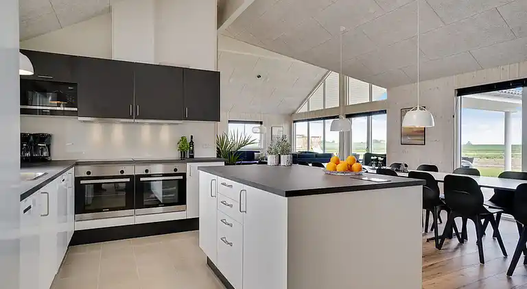 Luxus-Ferienhaus: Pool, Spa, Freizeitraum