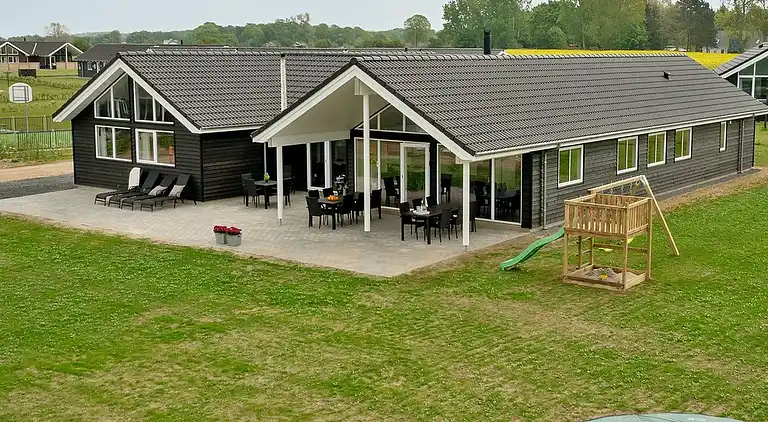 Luxus-Ferienhaus: Pool, Spa, Freizeitraum