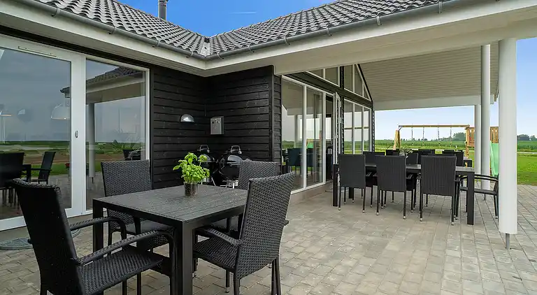 Luxus-Ferienhaus: Pool, Spa, Freizeitraum