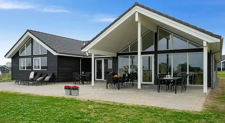 Luxus-Ferienhaus: Pool, Spa, Freizeitraum