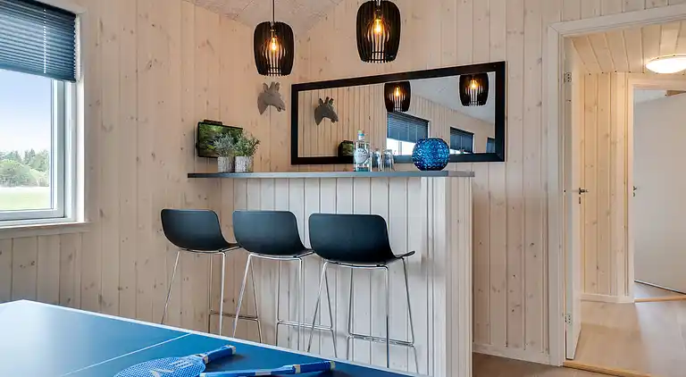 Großes Ferienhaus mit Pool, Spa & Spielraum