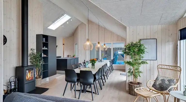 Großes Ferienhaus mit Pool, Spa & Spielraum