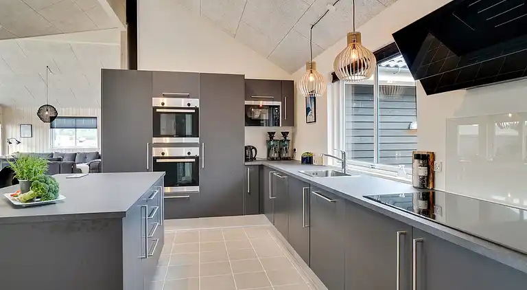 Großes Ferienhaus mit Pool, Spa & Spielraum