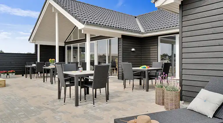 Großes Ferienhaus mit Pool, Spa & Spielraum