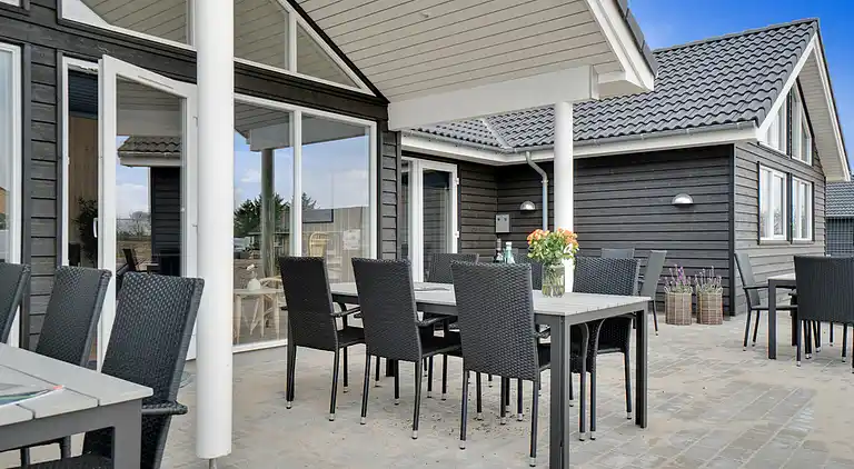 Großes Ferienhaus mit Pool, Spa & Spielraum