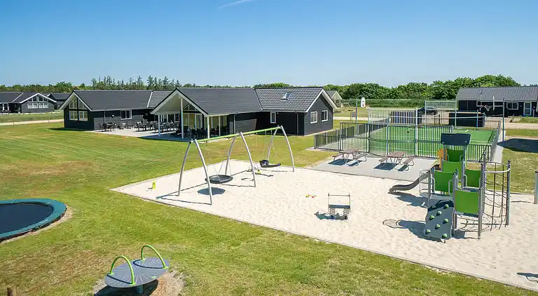 Ferienhaus mit Indoor-Wasserpark für 30