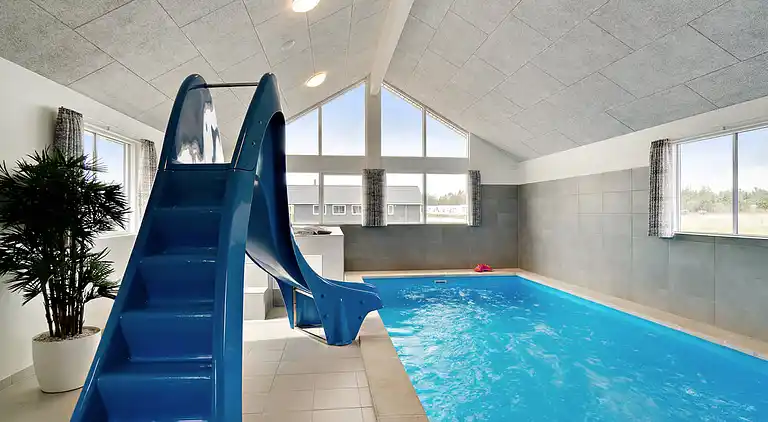 Ferienhaus mit Indoor-Wasserpark für 30