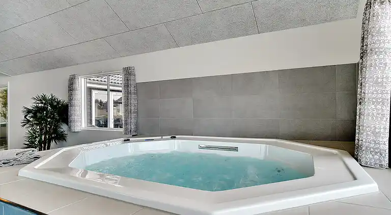 Ferienhaus mit Indoor-Wasserpark für 30