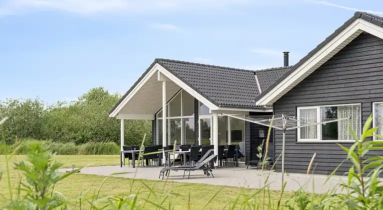 Geräumiges Ferienhaus mit Pool, Spa & Aktivitäten
